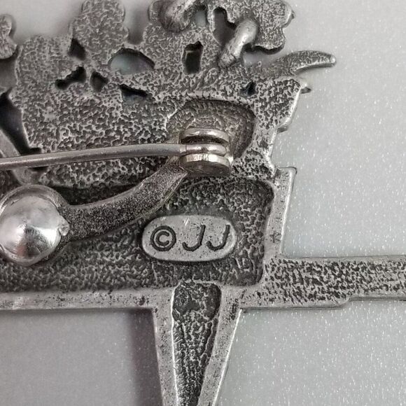 Vintage J J Flower Cart Brooch, Silver Tone with Moving Wheel Lapel Pin, Signed - Picture 4 of 7